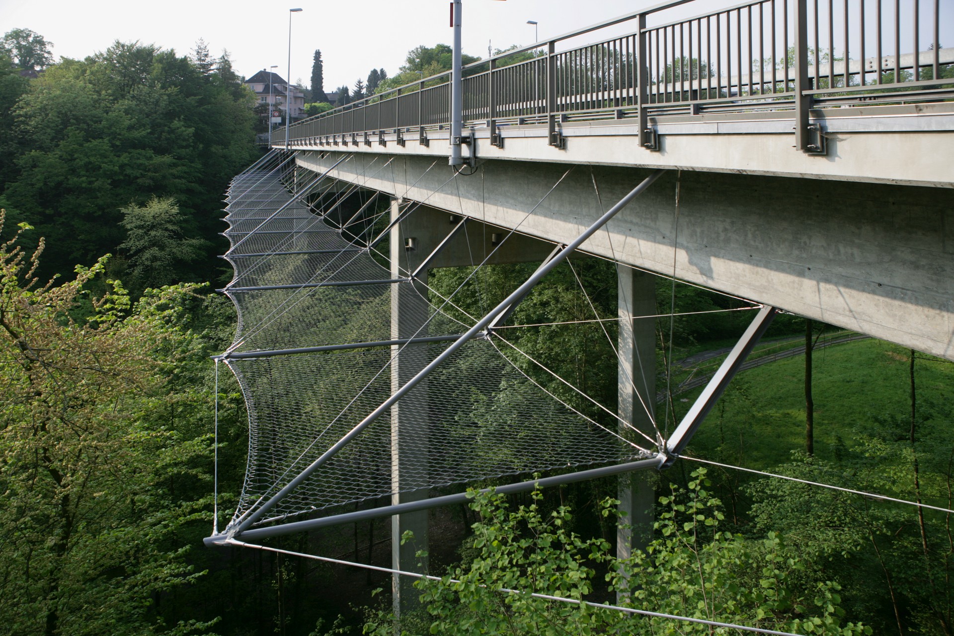 horizontal bridge safety net