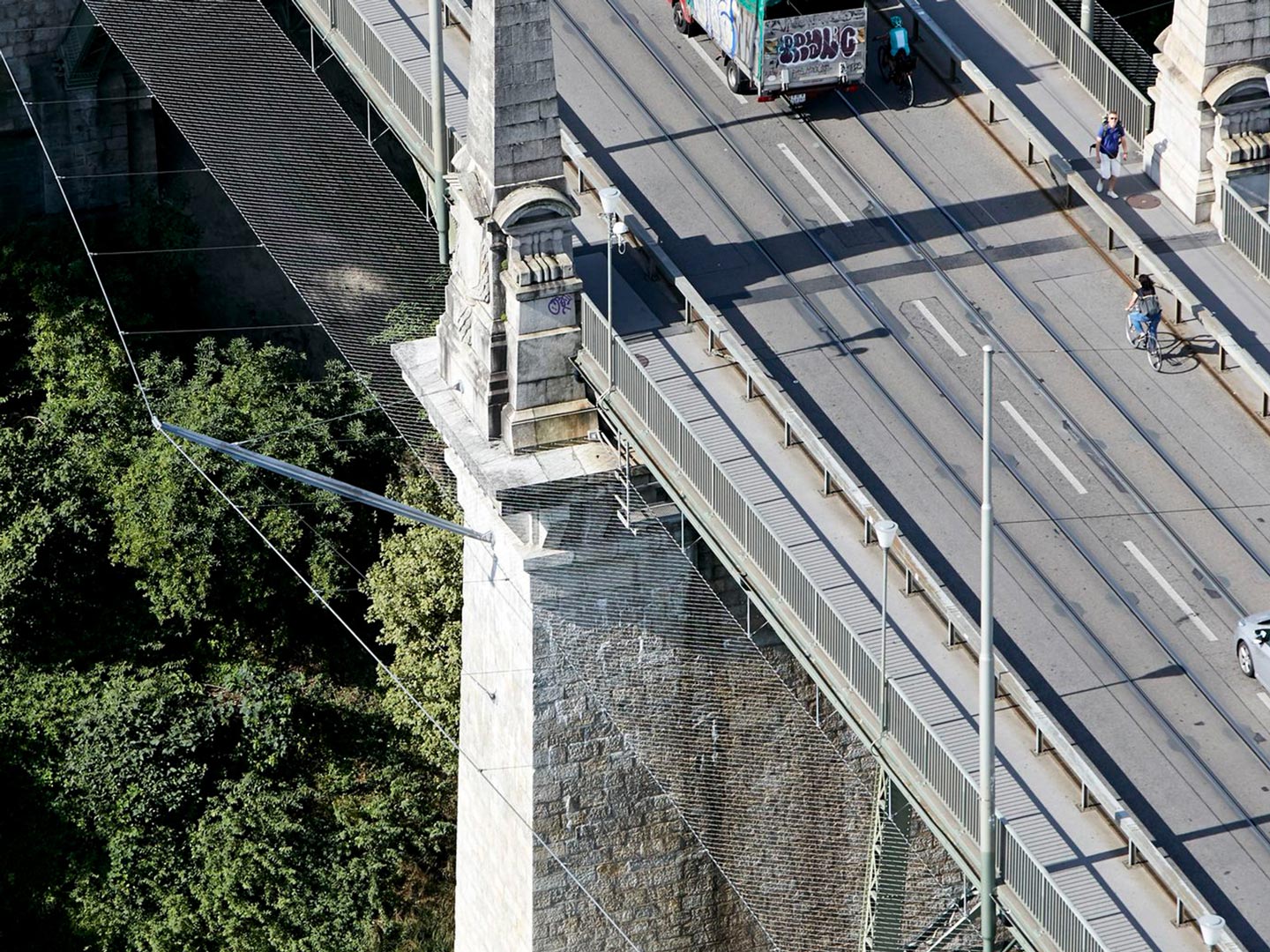 horizontal bridge safety net on historic bridge in bern