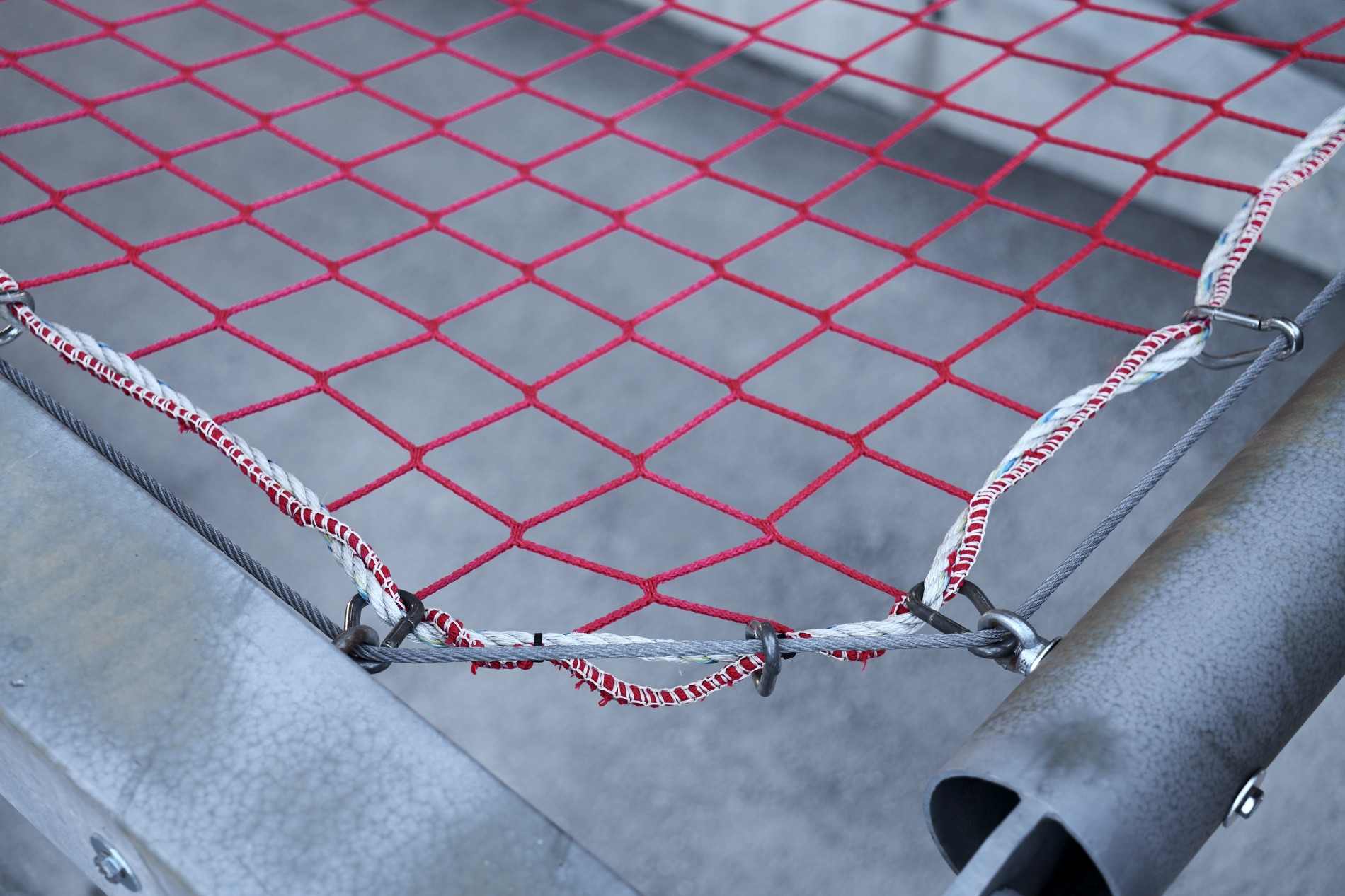 Detail of the safety net and fall prevention net
