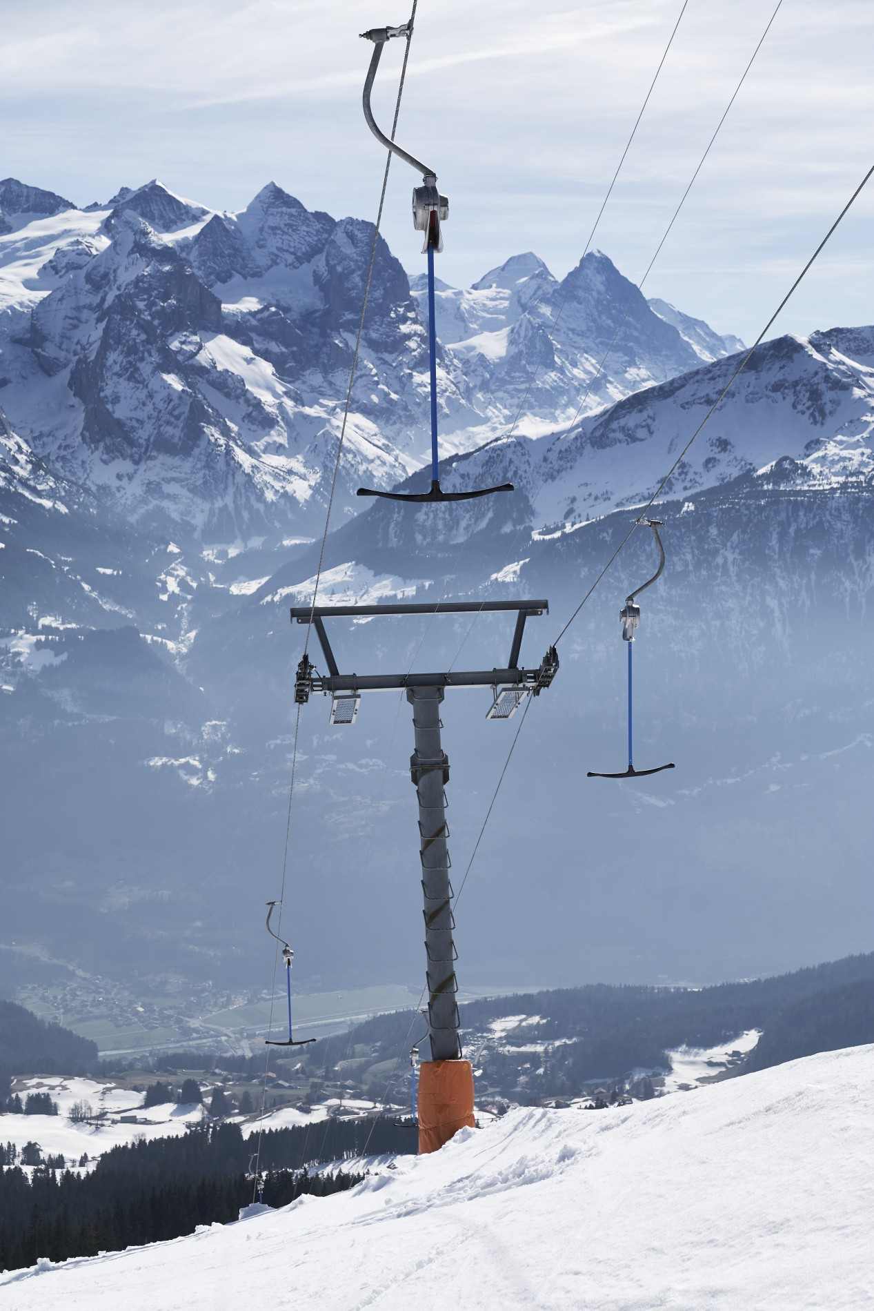 Ski lift mast in Hasliberg with jakob cables