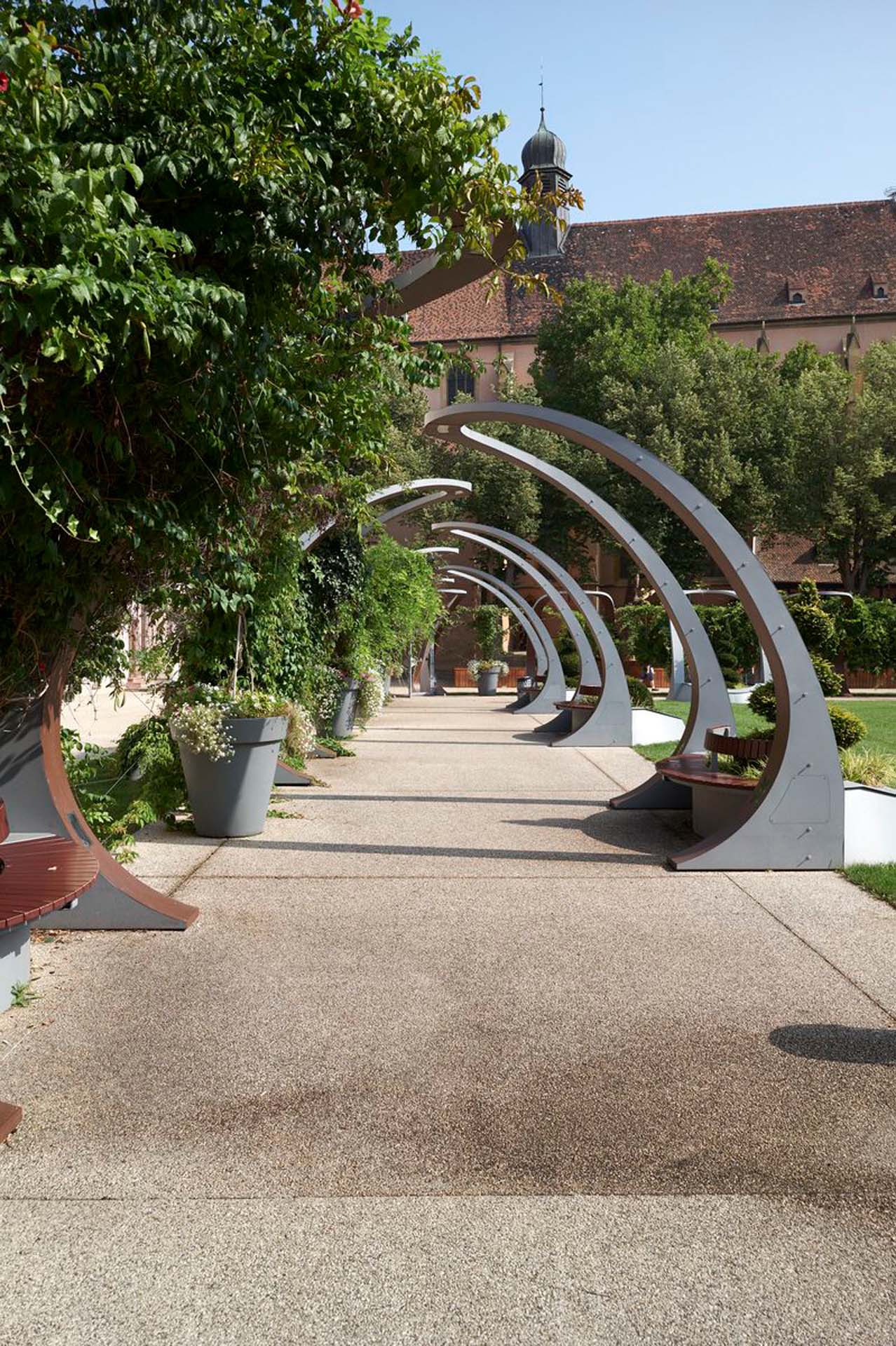 The Place de la Montagne Verte in Colmar, France, with a greening by Jakob Rope Systems