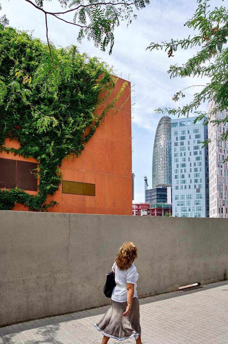 Green facade in Barcelona with Jakob Rope Systems