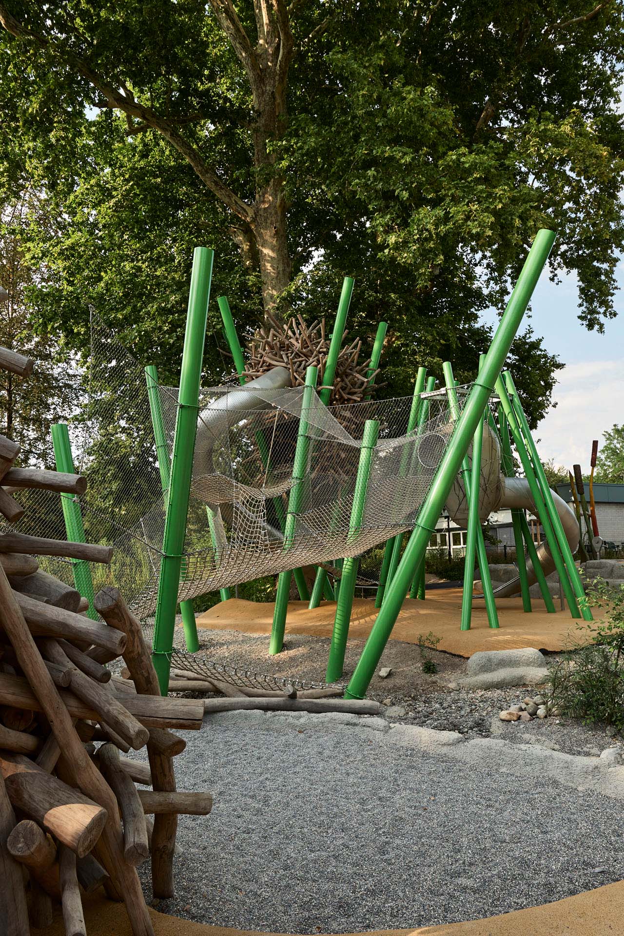 Jakob Ropes and Webnet on playground Lange Erlen, Basel