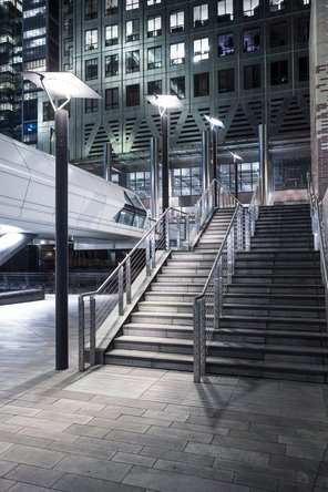 Staircase in the Canary Wharf crossrail station with a balustrade made out of Jakob stainless steel cables