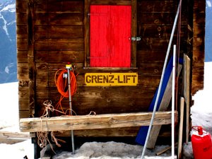 A material booth with a border sign on the border lift Zermatt